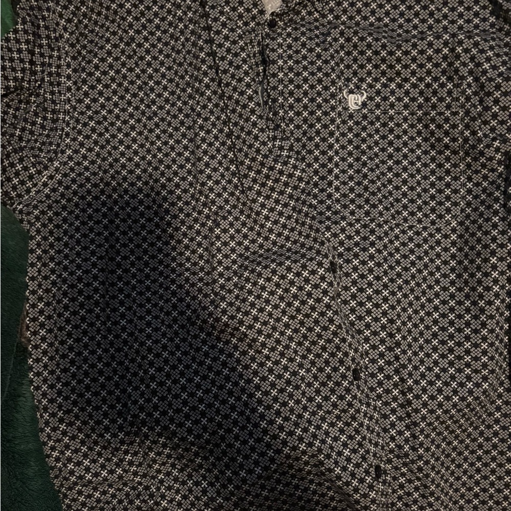 Cowboy hardware Black and White Patterned button up shirt